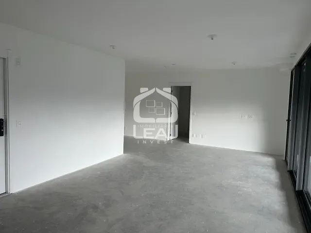 Apartamento com 240m² 3 quartos e 5 banheiros, à venda, no bairro Real Parque em São Paulo