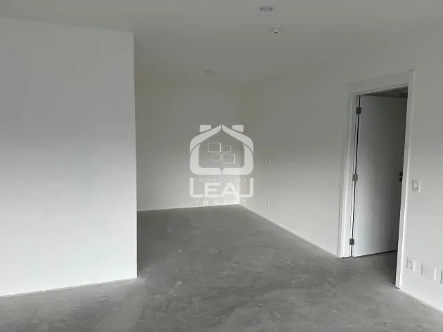 Apartamento com 240m² 3 quartos e 5 banheiros, à venda, no bairro Real Parque em São Paulo