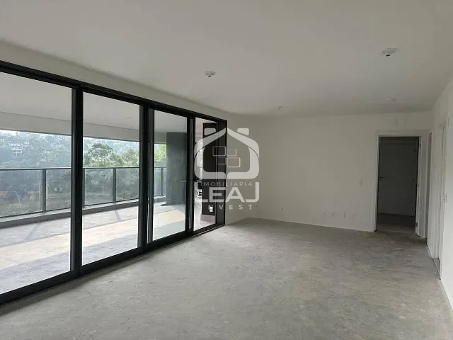 Apartamento com 240m² 3 quartos e 5 banheiros, à venda, no bairro Real Parque em São Paulo