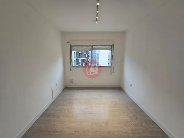 Apartamento 1 quarto e 1 banheiro, para alugar, no bairro Cidade Baixa em Porto Alegre