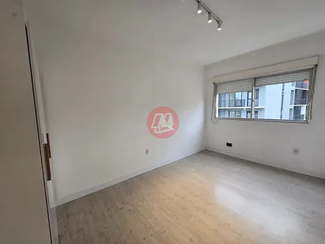 Apartamento 1 quarto e 1 banheiro, para alugar, no bairro Cidade Baixa em Porto Alegre