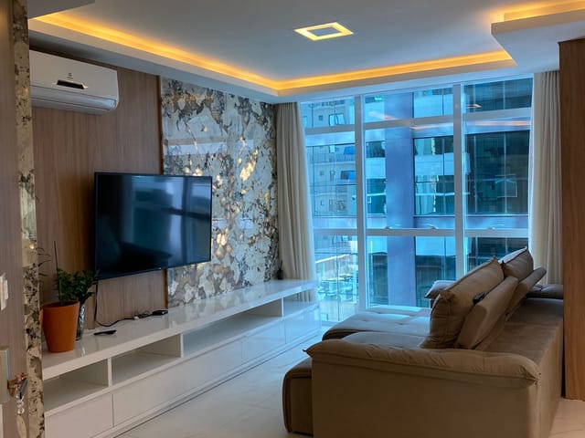 Apartamento com 132m² 3 quartos e 4 banheiros, à venda, no bairro Meia Praia em Itapema