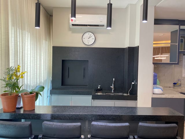 Apartamento com 132m² 3 quartos e 4 banheiros, à venda, no bairro Meia Praia em Itapema