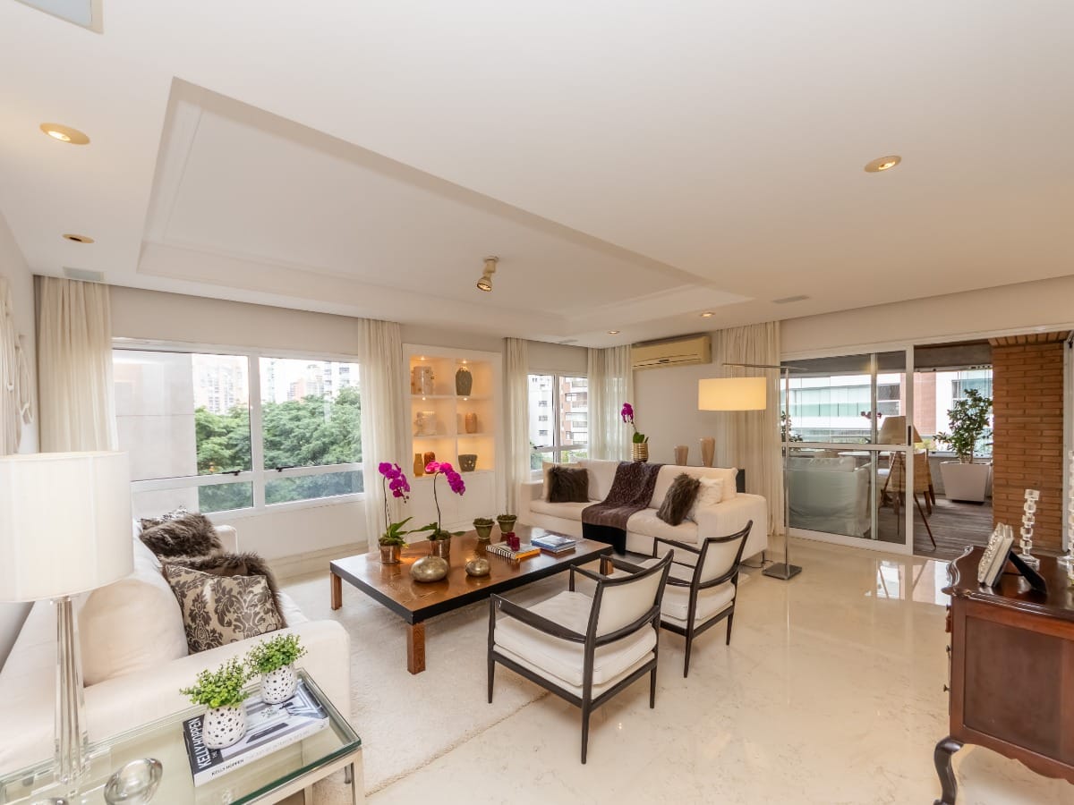 Apartamento para venda em Moema com 3 quartos, sendo 3 suítes , 243m²