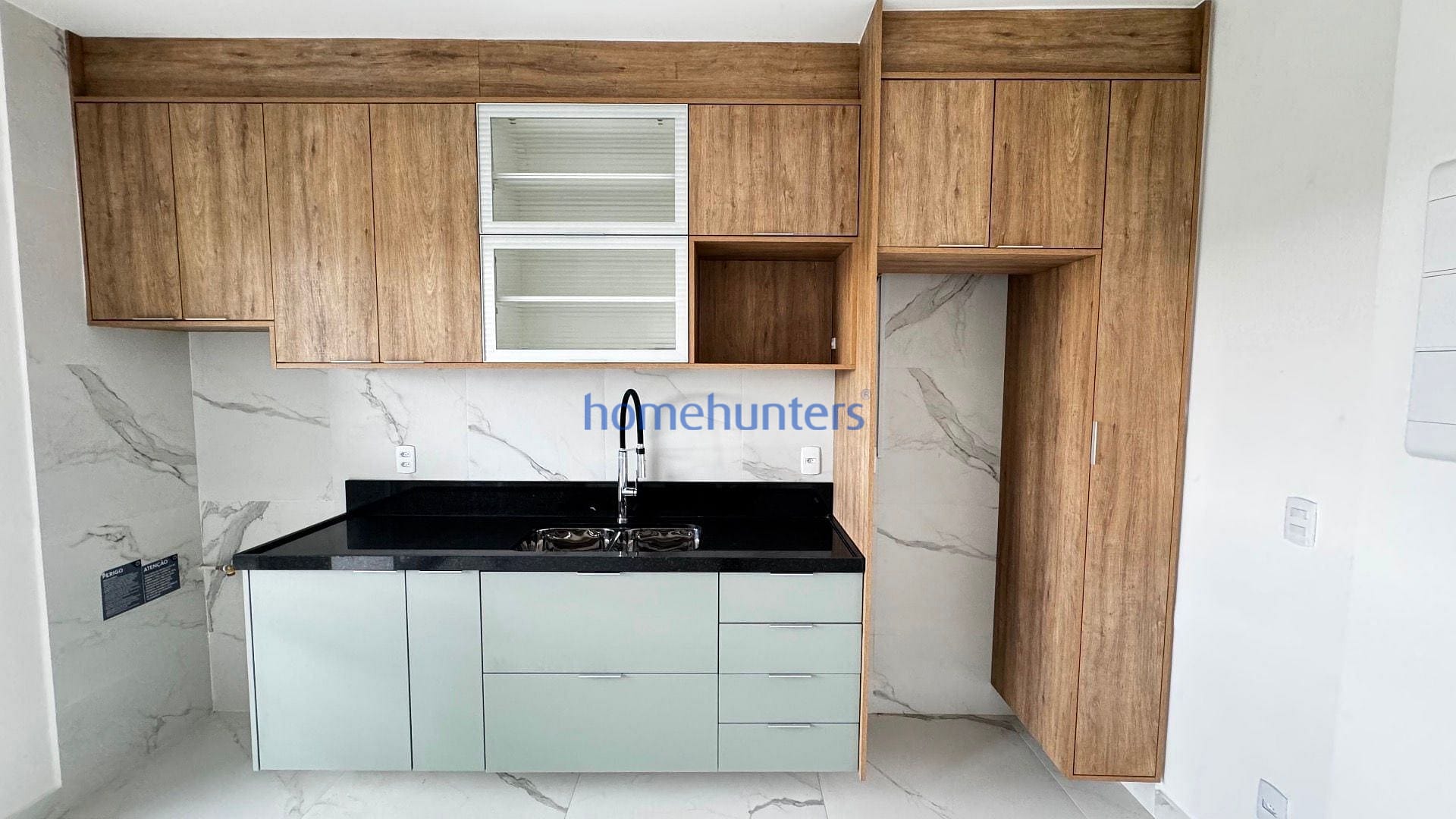 Apartamento à venda com 2 quartos, 64m² - Foto 2