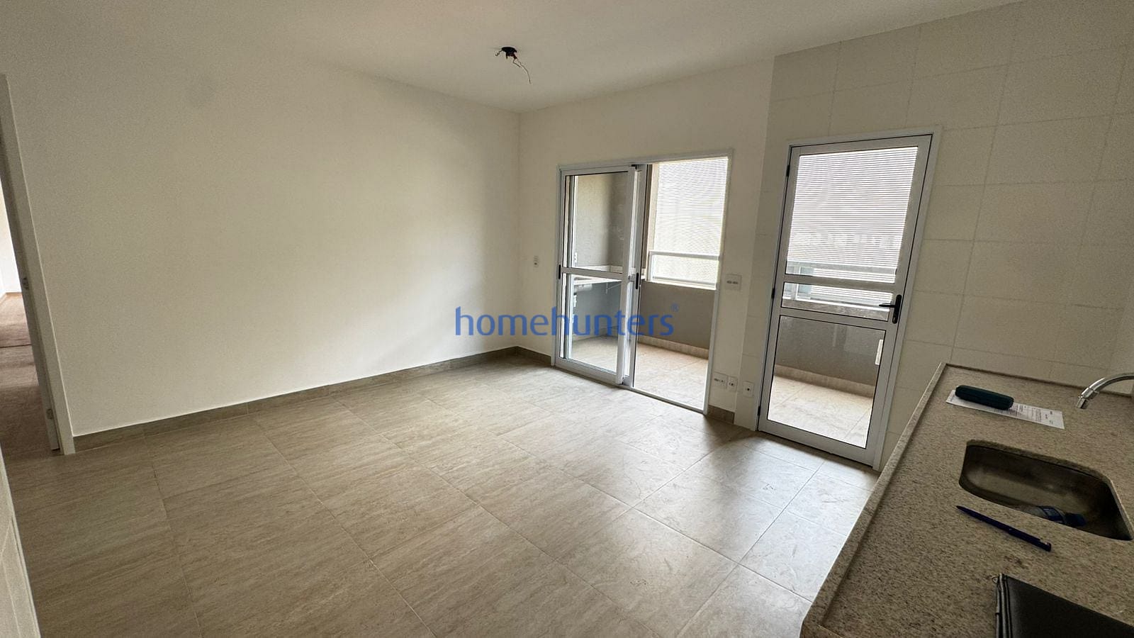 Apartamento à venda com 2 quartos, 64m² - Foto 2