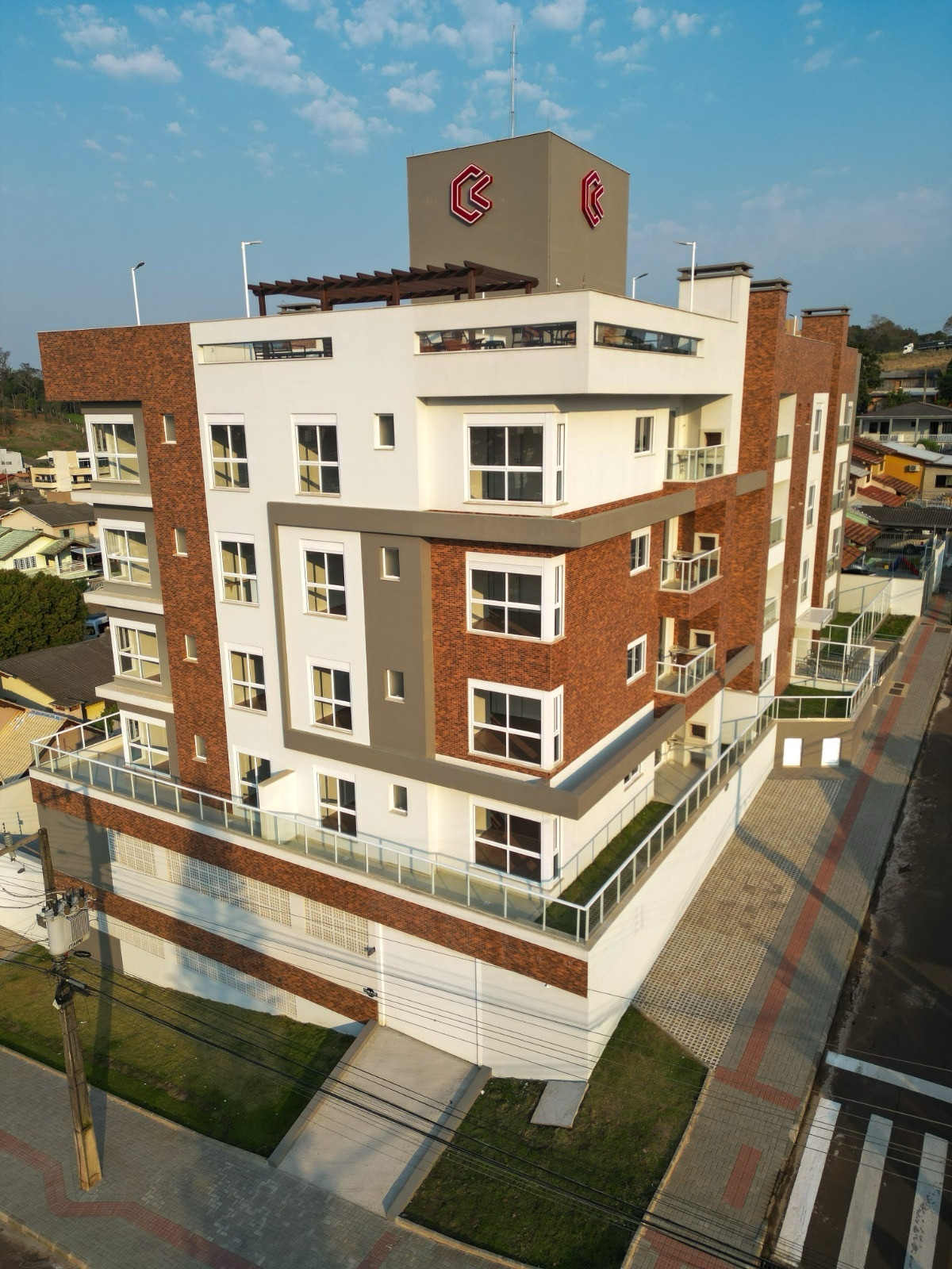 Apartamento à venda com 2 dormitórios, 2 banheiros, 1 vaga de garagem e 74m² de área privativa no bairro Esplanada