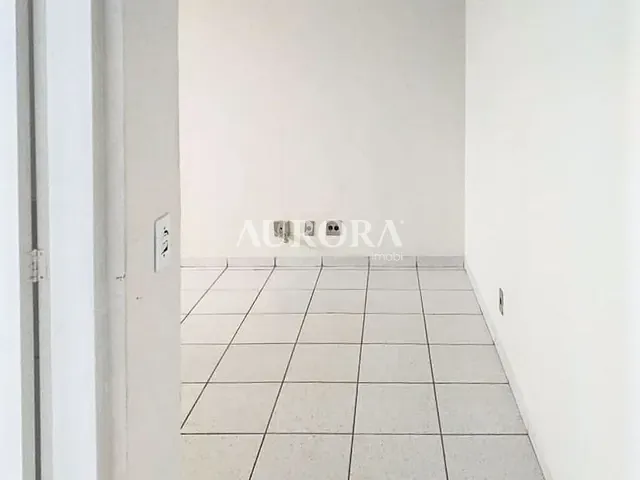 Apartamento com 60m² 2 quartos e 1 banheiro, à venda, no bairro Cinco Conjuntos em Londrina