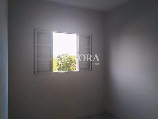 Apartamento com 60m² 2 quartos e 1 banheiro, à venda, no bairro Cinco Conjuntos em Londrina