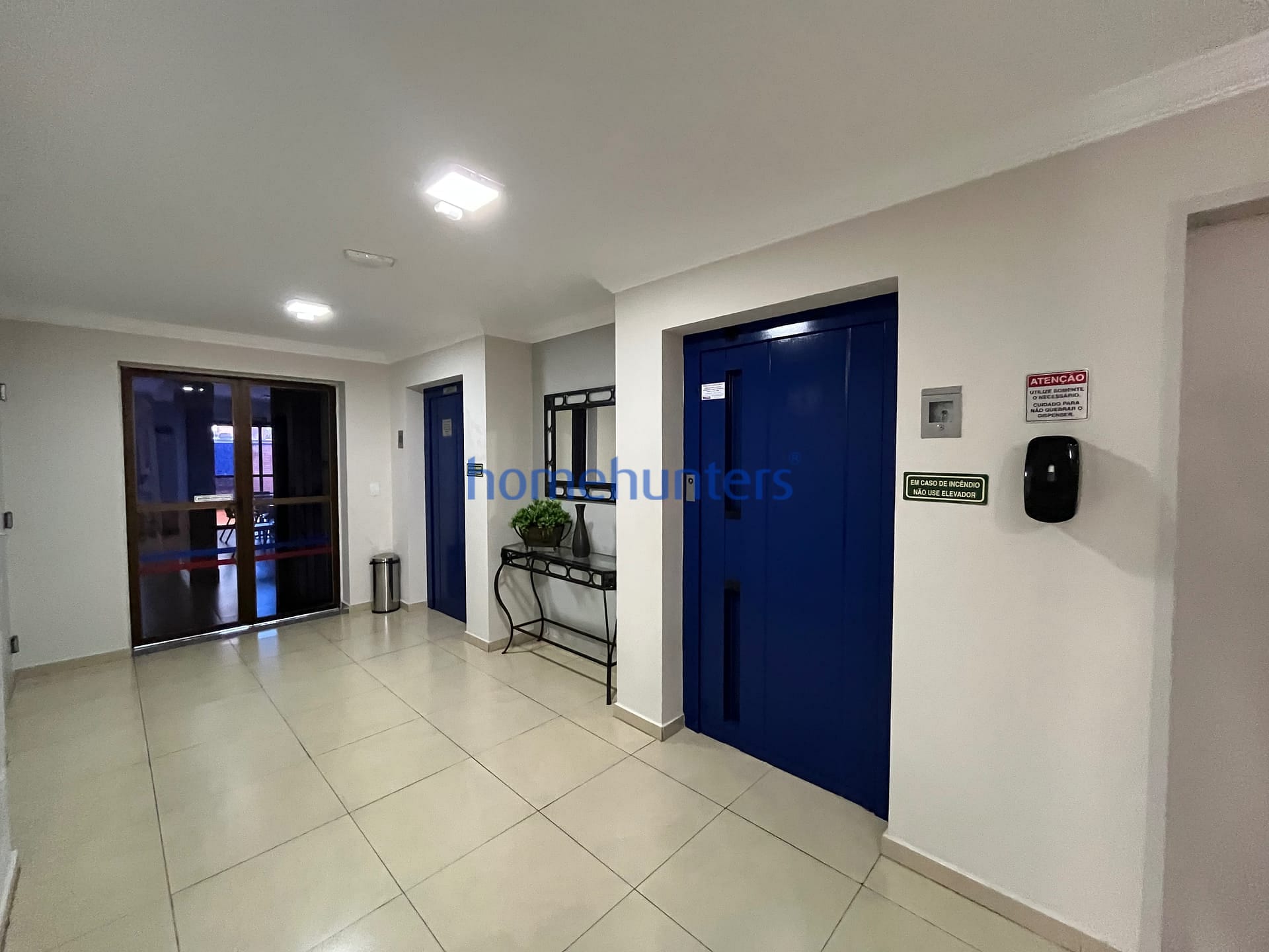 Apartamento para alugar com 3 quartos, 95m² - Foto 30