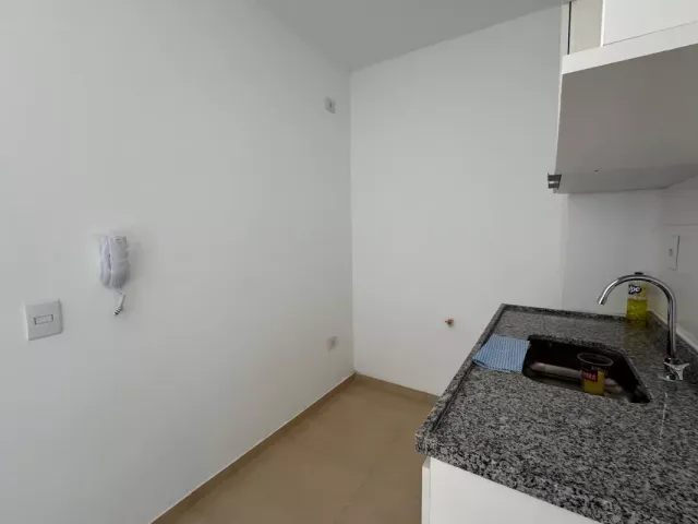 Apartamento com 42m² 2 quartos e 1 banheiro, para alugar, no bairro I.A.P.I. em Osasco