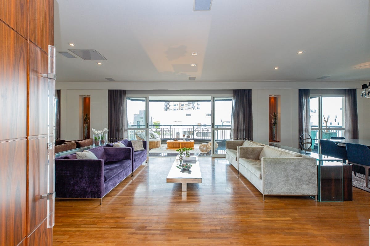 Apartamento para venda em Moema com 3 quartos, sendo 3 suítes, 301m²