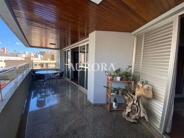 Apartamento com 304m² 4 quartos e 4 banheiros, à venda, no bairro Centro em Londrina