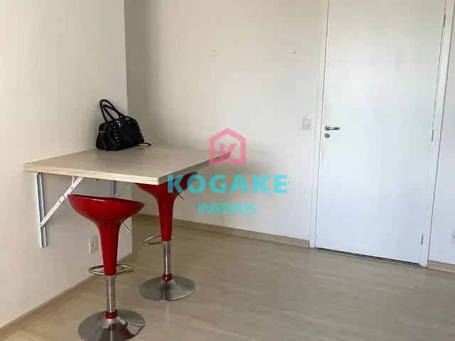 Apartamento 2 quartos e 1 banheiro, para alugar, no bairro Vila Tesouro em São José dos Campos