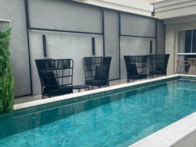 Apartamento com 249m² 4 quartos e 5 banheiros, à venda, no bairro Meia Praia em Itapema