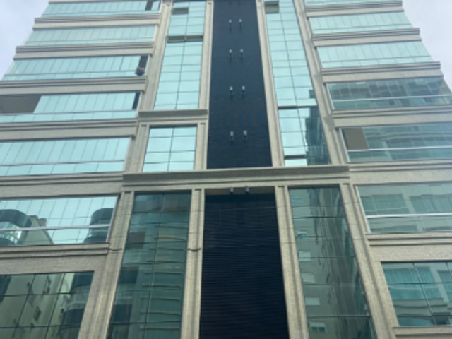 Apartamento com 196m² 3 quartos e 4 banheiros, à venda, no bairro Meia Praia em Itapema