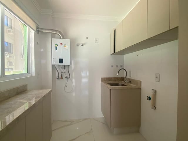 Apartamento com 215m² 3 quartos e 3 banheiros, à venda, no bairro Meia Praia em Itapema