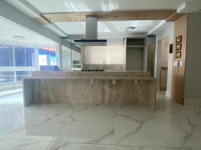 Apartamento com 215m² 3 quartos e 3 banheiros, à venda, no bairro Meia Praia em Itapema