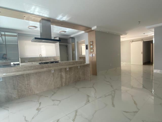 Apartamento com 215m² 3 quartos e 3 banheiros, à venda, no bairro Meia Praia em Itapema