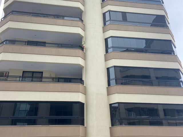 Apartamento com 212m² 2 quartos e 2 banheiros, à venda, no bairro Meia Praia em Itapema