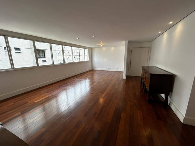 Apartamento com 190m² 3 quartos e 3 banheiros, à venda, no bairro Itaim Bibi em São Paulo