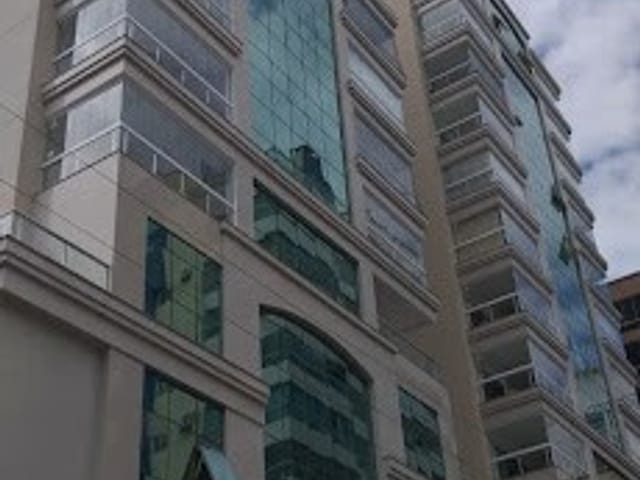 Apartamento com 230m² 3 quartos e 4 banheiros, à venda, no bairro Meia Praia em Itapema