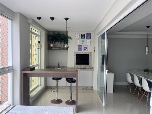 Apartamento com 230m² 3 quartos e 4 banheiros, à venda, no bairro Meia Praia em Itapema