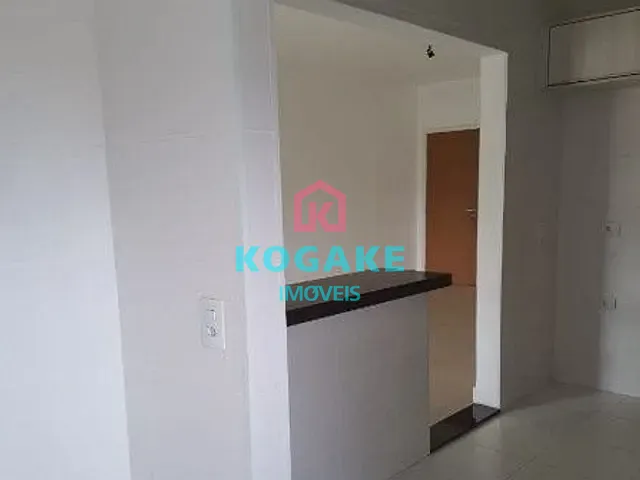 Apartamento com 93m² 3 quartos e 2 banheiros, à venda ou para alugar, no bairro Centro em Jacareí