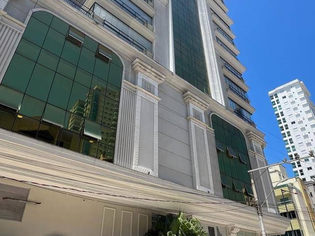 Apartamento com 185m² 4 quartos e 5 banheiros, à venda, no bairro Meia Praia em Itapema