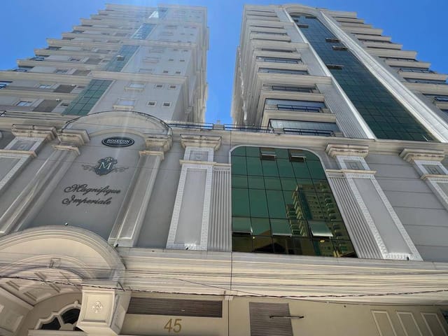 Apartamento com 185m² 4 quartos e 5 banheiros, à venda, no bairro Meia Praia em Itapema