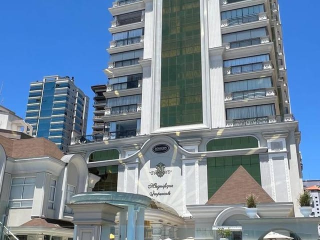 Apartamento com 185m² 4 quartos e 5 banheiros, à venda, no bairro Meia Praia em Itapema