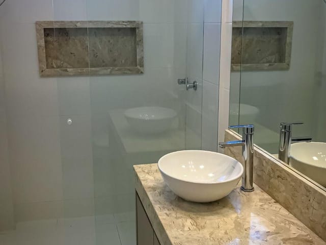 Apartamento com 192m² 4 quartos e 5 banheiros, à venda, no bairro Meia Praia em Itapema