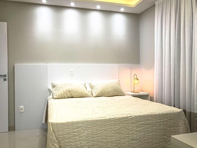 Apartamento com 192m² 4 quartos e 5 banheiros, à venda, no bairro Meia Praia em Itapema
