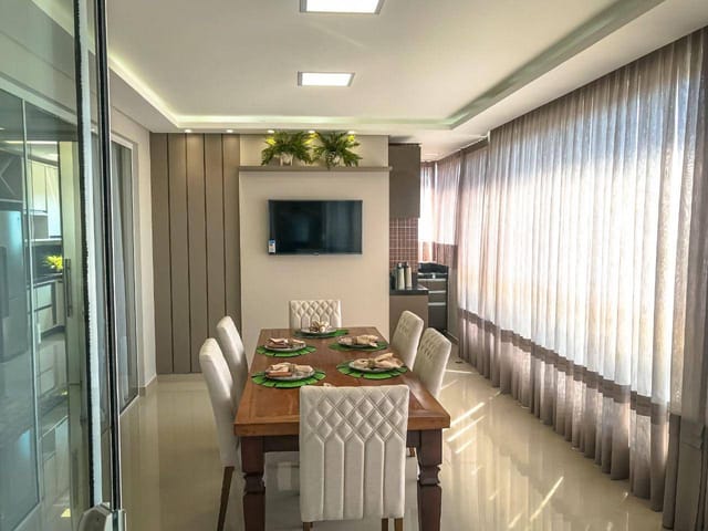 Apartamento com 192m² 4 quartos e 5 banheiros, à venda, no bairro Meia Praia em Itapema