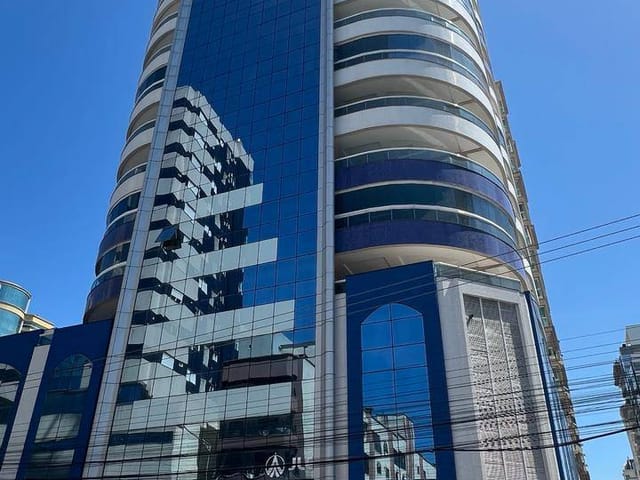 Apartamento com 352m² 4 quartos e 5 banheiros, à venda, no bairro Meia Praia em Itapema