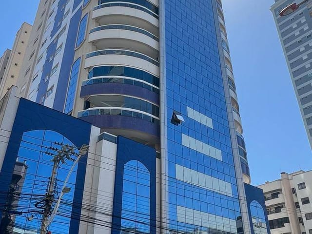 Apartamento com 352m² 4 quartos e 5 banheiros, à venda, no bairro Meia Praia em Itapema