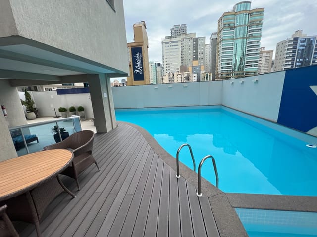 Apartamento com 352m² 4 quartos e 5 banheiros, à venda, no bairro Meia Praia em Itapema