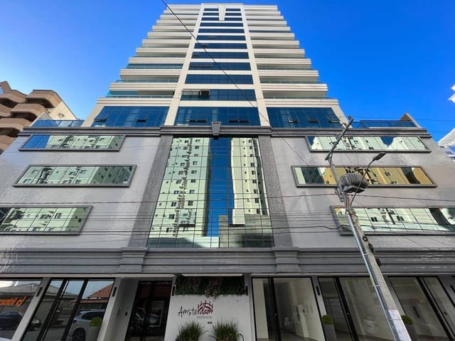 Apartamento com 145m² 4 quartos e 5 banheiros, à venda, no bairro Meia Praia em Itapema