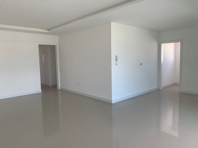 Apartamento com 145m² 4 quartos e 5 banheiros, à venda, no bairro Meia Praia em Itapema