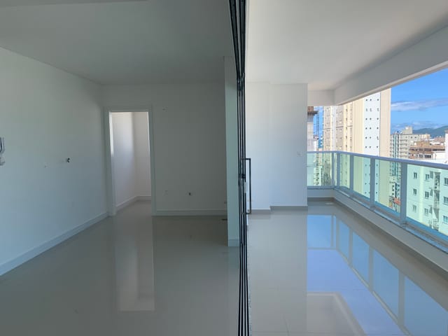 Apartamento com 145m² 4 quartos e 5 banheiros, à venda, no bairro Meia Praia em Itapema