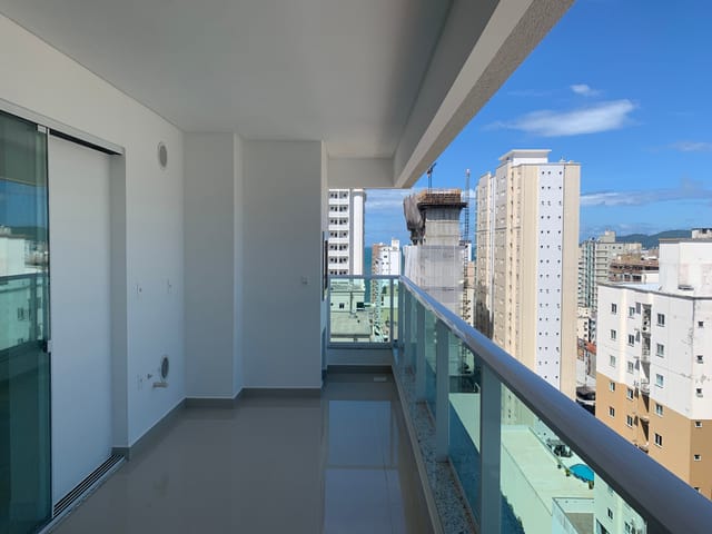 Apartamento com 145m² 4 quartos e 5 banheiros, à venda, no bairro Meia Praia em Itapema