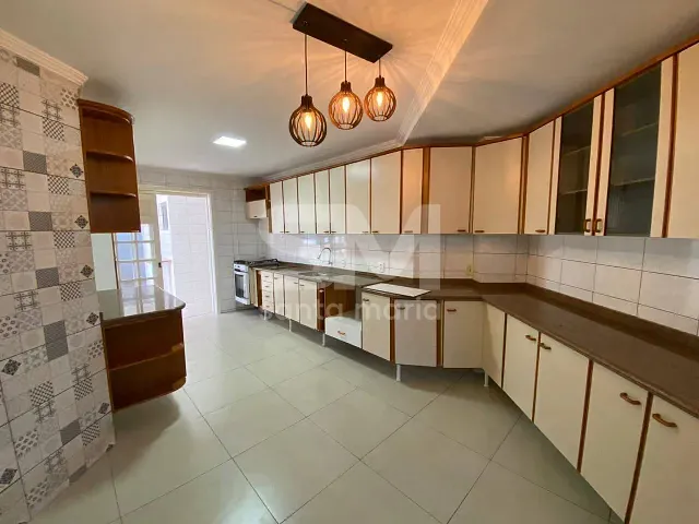 Apartamento 3 quartos e 2 banheiros, para alugar, no bairro Centro em Chapecó