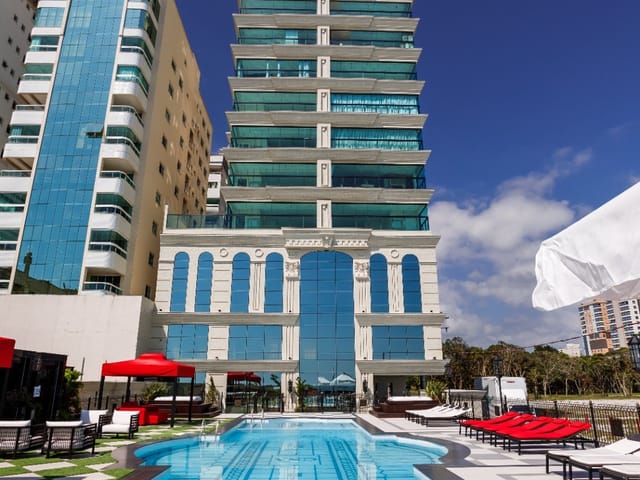 Apartamento com 180m² 4 quartos e 5 banheiros, à venda, no bairro Meia Praia em Itapema