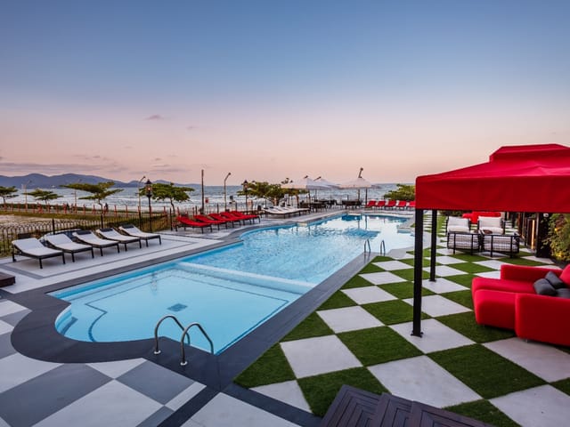 Apartamento com 180m² 4 quartos e 5 banheiros, à venda, no bairro Meia Praia em Itapema