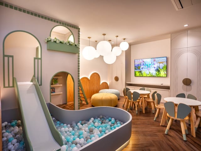 Apartamento com 180m² 4 quartos e 5 banheiros, à venda, no bairro Meia Praia em Itapema