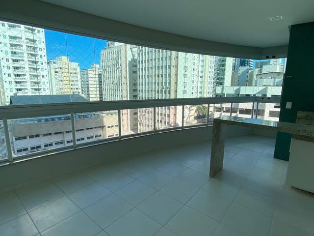Apartamento com 203m² 3 quartos e 2 banheiros, à venda, no bairro Centro em Balneário Camboriú