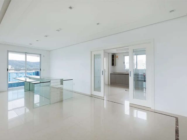 Apartamento com 429m² 2 quartos e 3 banheiros, à venda, no bairro Centro em Balneário Camboriú