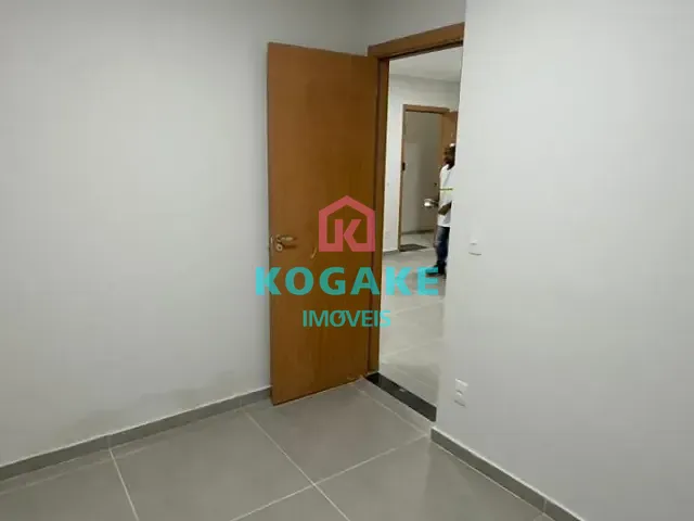 Apartamento 2 quartos e 1 banheiro, à venda, no bairro Jardim Santa Inês III em São José dos Campos