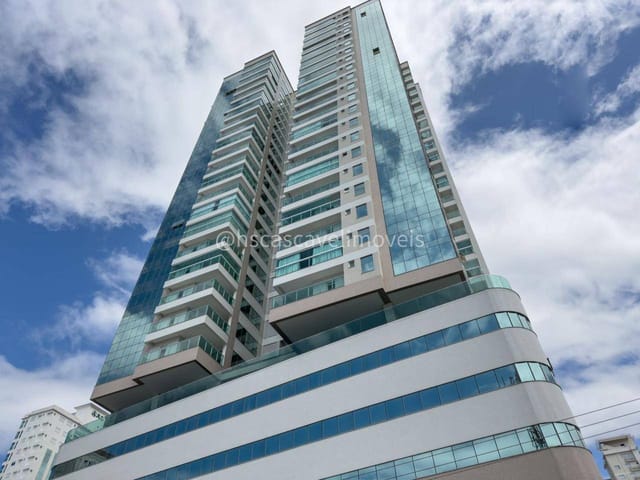 Apartamento com 179m² 3 quartos e 4 banheiros, à venda, no bairro Meia Praia em Itapema