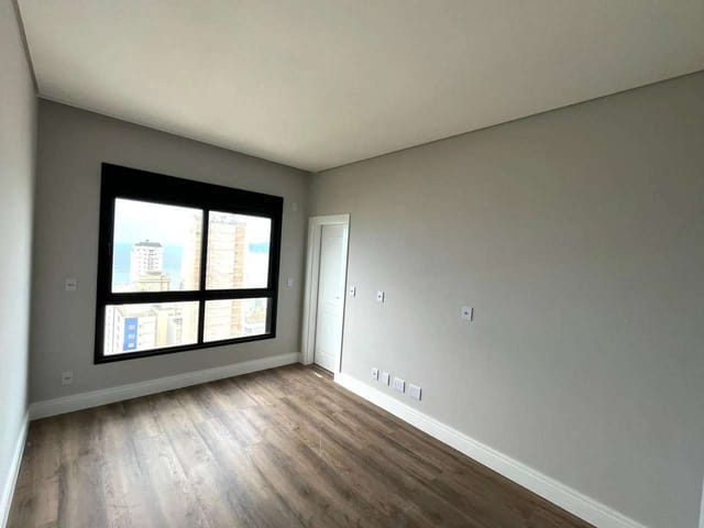 Apartamento com 269m² 4 quartos e 5 banheiros, à venda, no bairro Meia Praia em Itapema